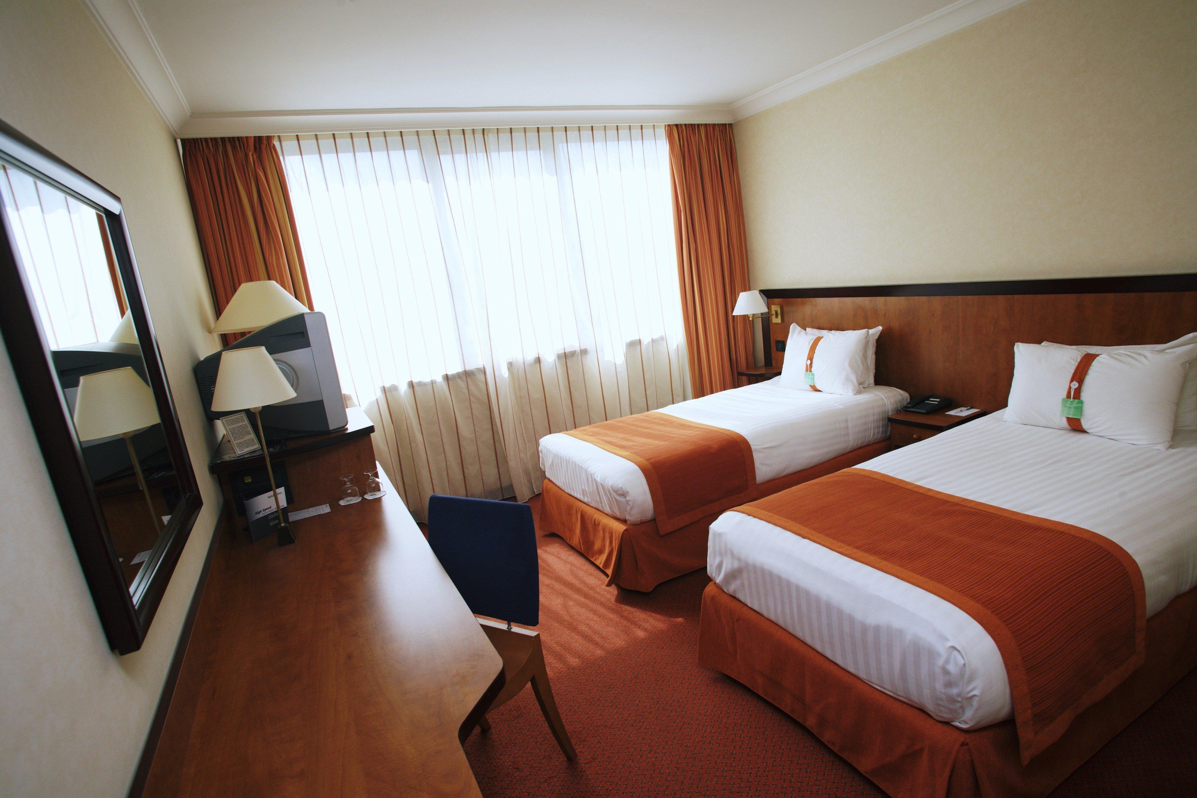 Hotel Doubletree By Hilton Paris Bougival Exterior foto