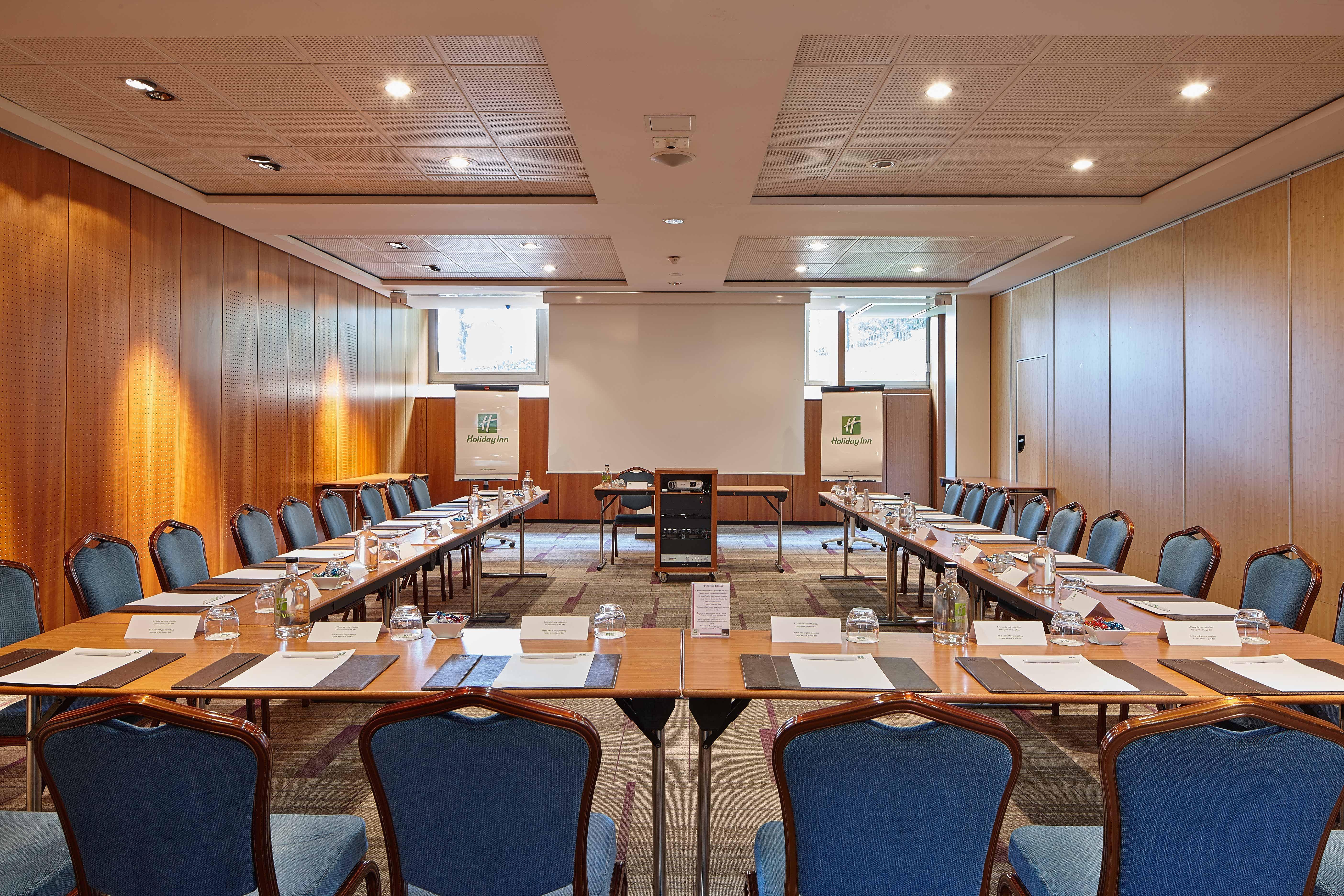 Hotel Doubletree By Hilton Paris Bougival Exterior foto