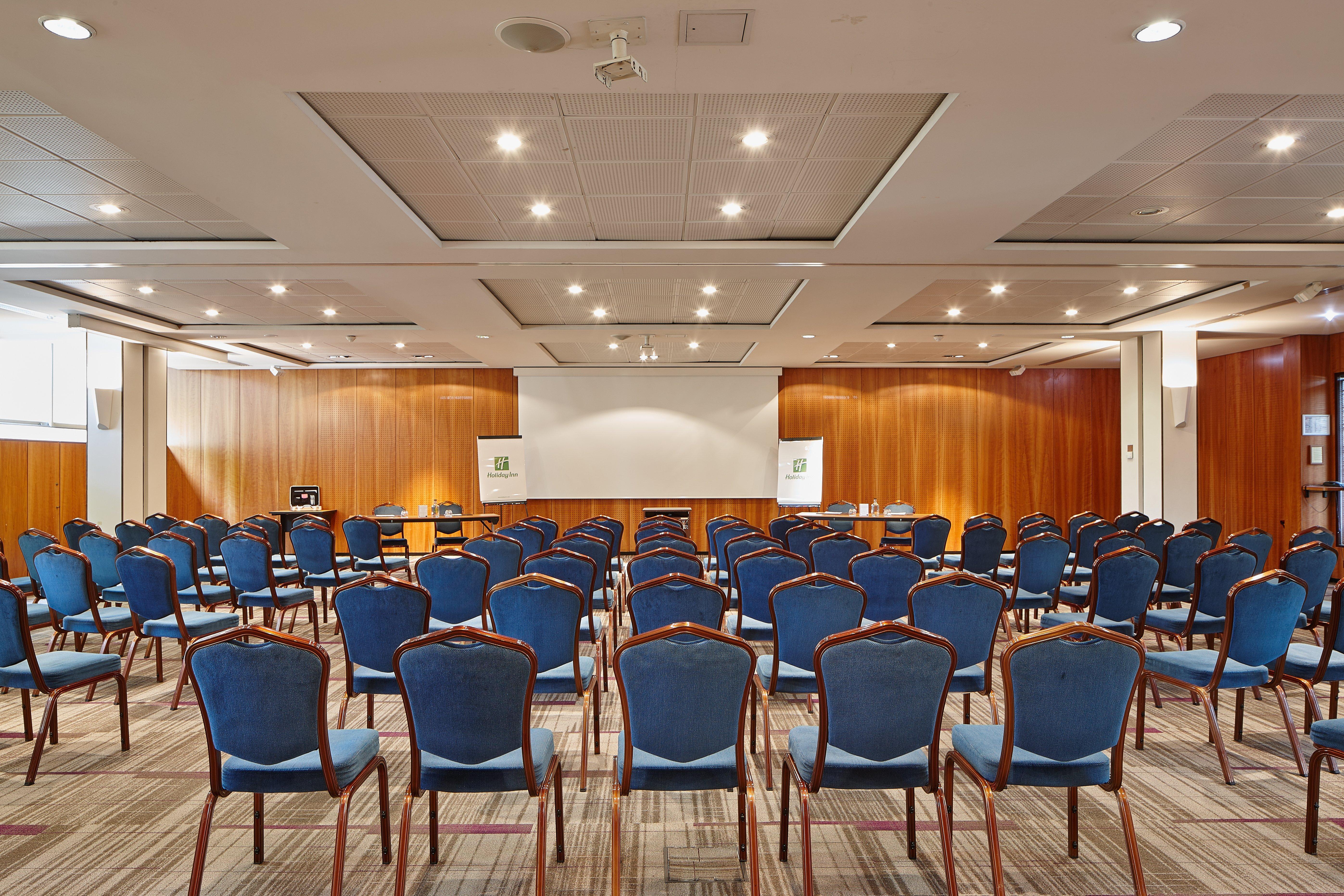 Hotel Doubletree By Hilton Paris Bougival Exterior foto