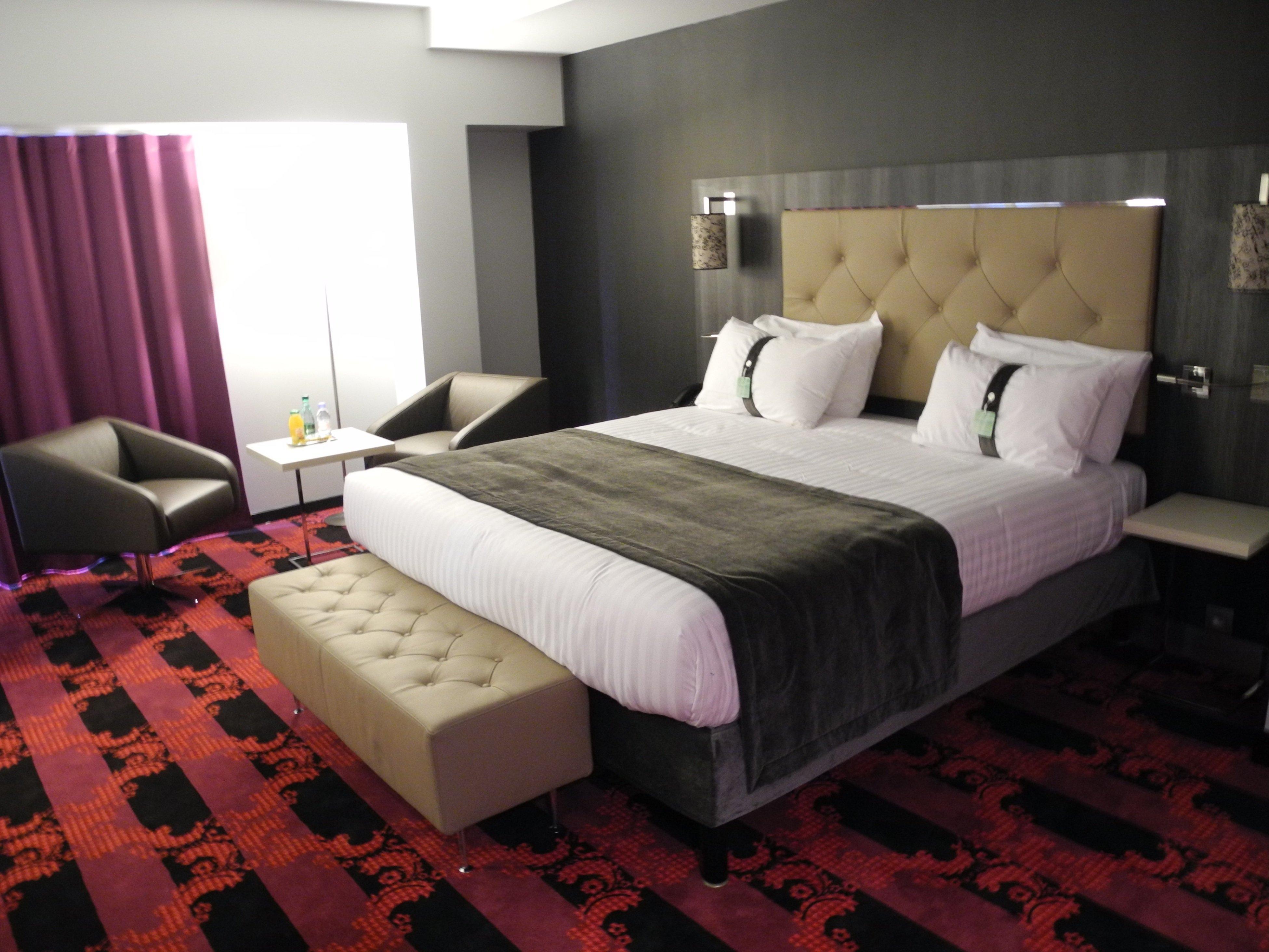 Hotel Doubletree By Hilton Paris Bougival Exterior foto