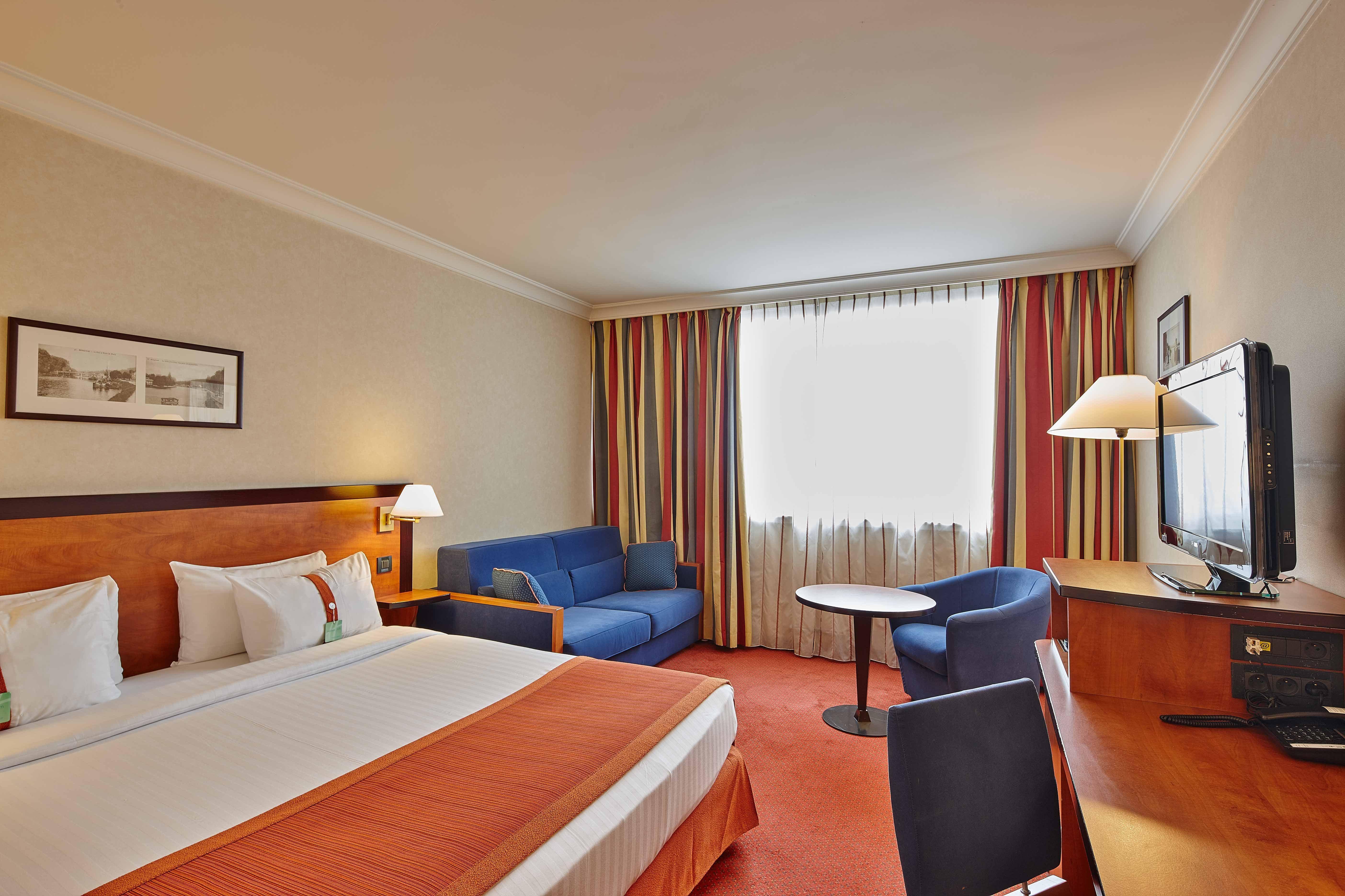 Hotel Doubletree By Hilton Paris Bougival Exterior foto
