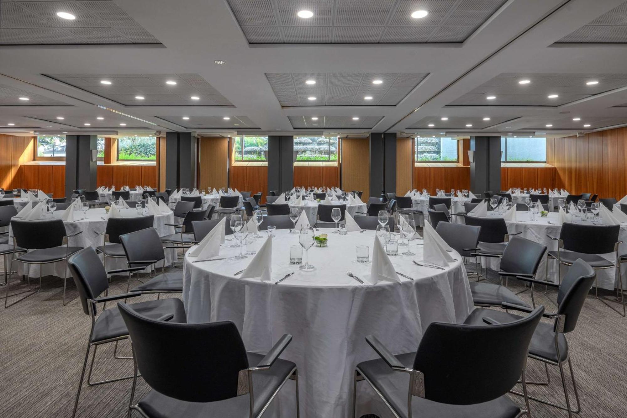 Hotel Doubletree By Hilton Paris Bougival Exterior foto