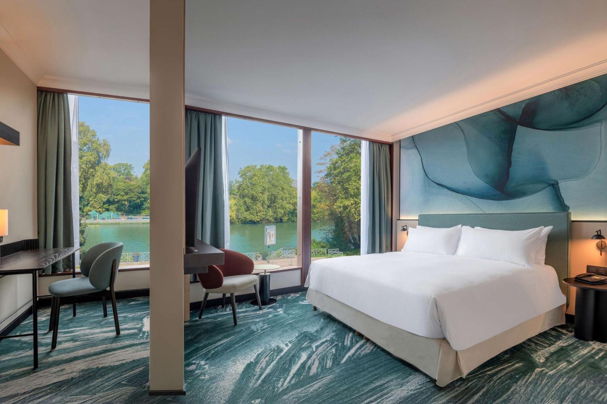 Hotel Doubletree By Hilton Paris Bougival Exterior foto