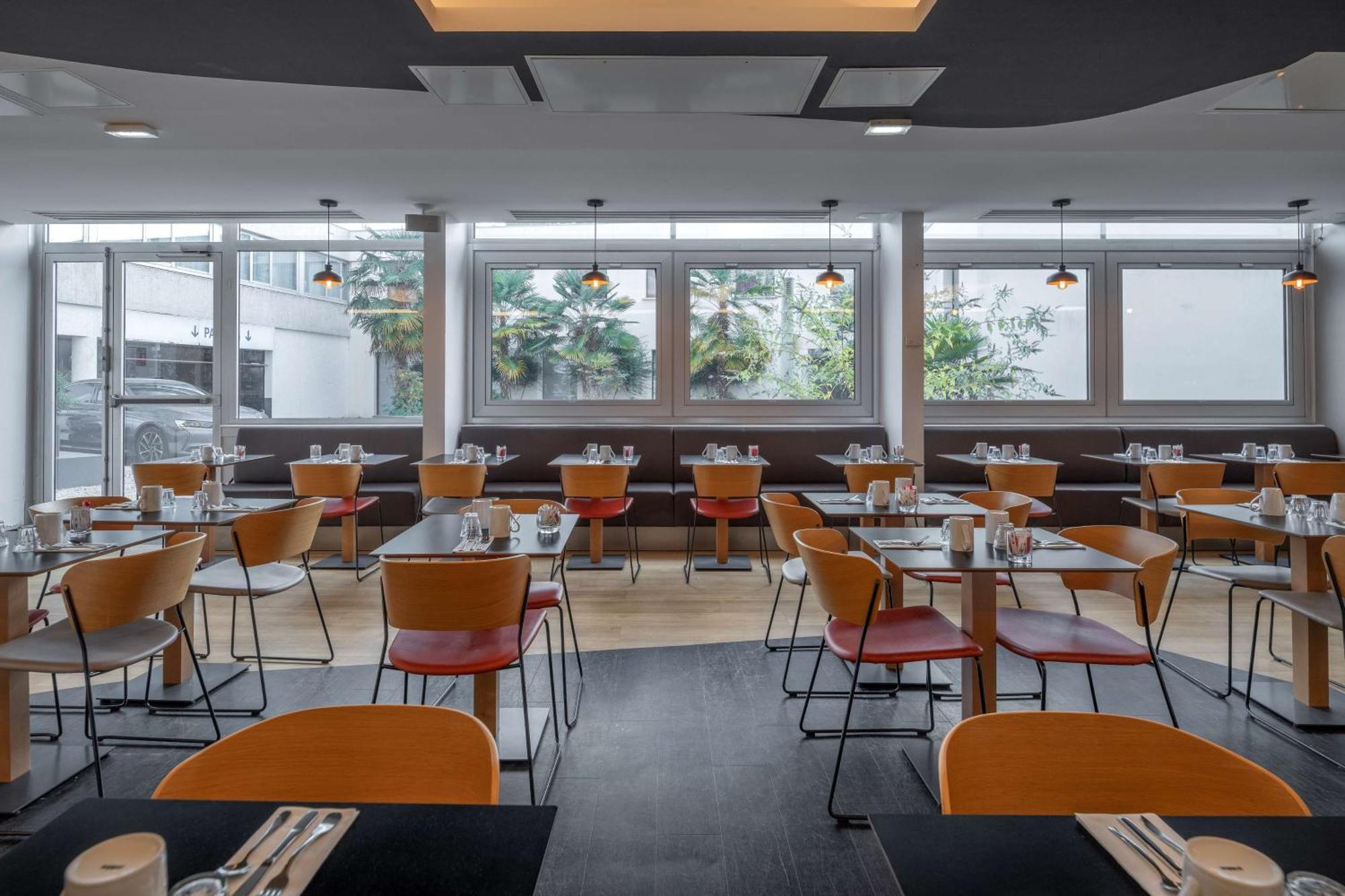 Hotel Doubletree By Hilton Paris Bougival Exterior foto