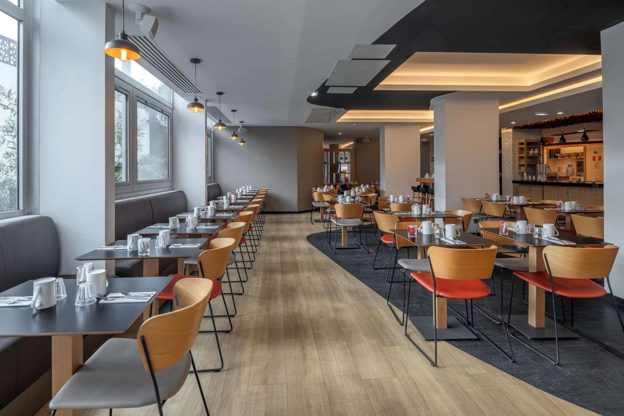 Hotel Doubletree By Hilton Paris Bougival Exterior foto