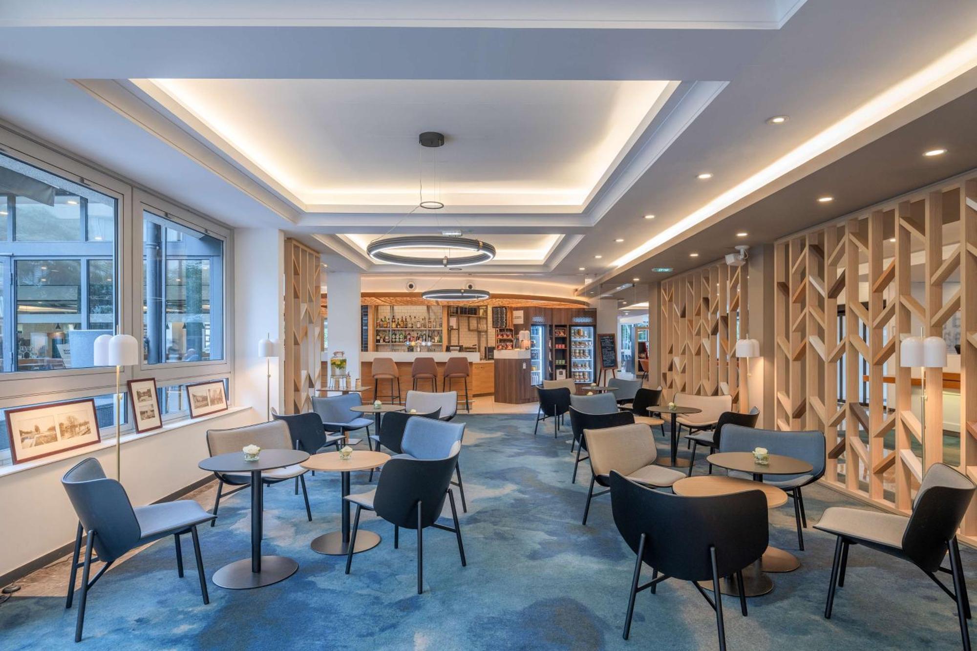 Hotel Doubletree By Hilton Paris Bougival Exterior foto